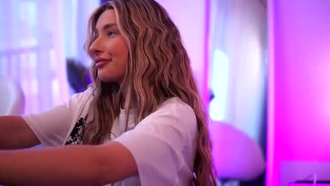 Snapshot of avashay chatting on 6, 3, 2025 Carina online show from 6, 3, 2025