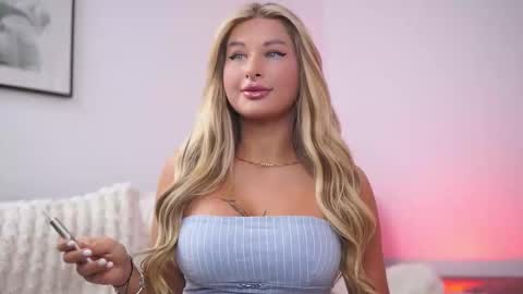 Snapshot of avashay chatting on 23, 9, 2025 Carina online show from 23, 9, 2025