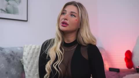 Snapshot of avashay chatting on 27, 11, 2025 Carina online show from 27, 11, 2025