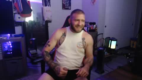 Snapshot of averageguy23231 chatting on 27, 1, 2025 DavidGames online show from 27, 1, 2025