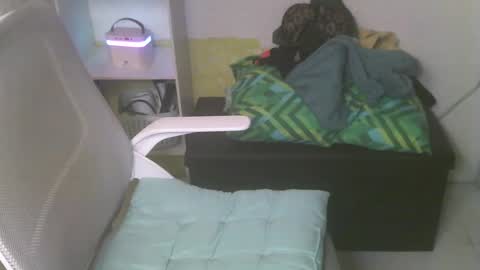 Snapshot of averageuncut1 chatting on 14, 2, 2025 Rhian online show from 14, 2, 2025