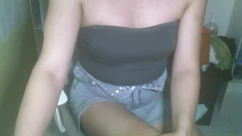 Snapshot of averageuncut1 chatting on 17, 2, 2025 Rhian online show from 17, 2, 2025