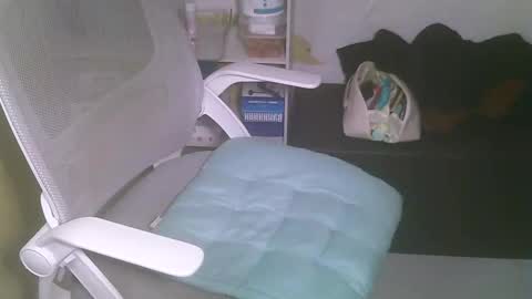 Snapshot of averageuncut1 chatting on 20, 2, 2025 Rhian online show from 20, 2, 2025