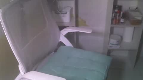 Snapshot of averageuncut1 chatting on 28, 2, 2025 Rhian online show from 28, 2, 2025