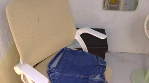 Snapshot of averageuncut1 chatting on 10, 9, 2025 Rhian online show from 10, 9, 2025