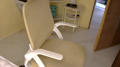 Snapshot of averageuncut1 chatting on 14, 10, 2025 Rhian online show from 14, 10, 2025