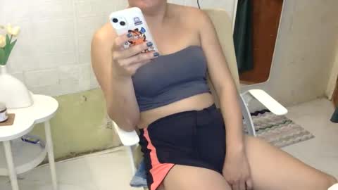 Snapshot of averageuncut1 chatting on 25, 11, 2025 Rhian online show from 25, 11, 2025