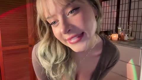 Snapshot of averyyy333 chatting on 18, 10, 2025 Avery online show from 18, 10, 2025