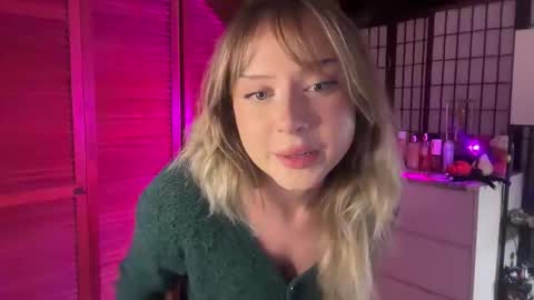 Snapshot of averyyy333 chatting on 6, 11, 2025 Avery online show from 6, 11, 2025