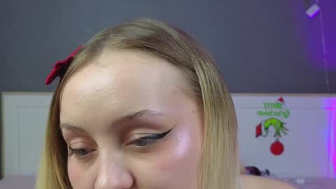 Snapshot of avgustina_love chatting on 4, 1, 2025 avgustina_love online show from 4, 1, 2025