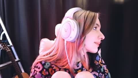 Snapshot of avi_nile chatting on 6, 2, 2025 Avriel online show from 6, 2, 2025