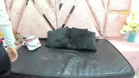 avi_thomsonn_ online show from 17, 7, 2026