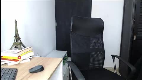 Snapshot of avis_lara chatting on 31, 10, 2025 AVIS online show from 31, 10, 2025