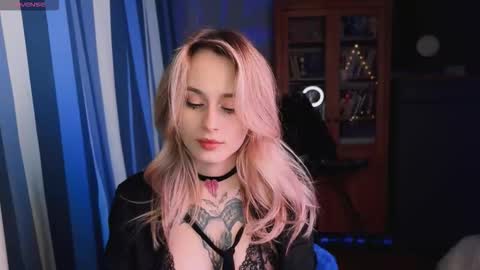 Snapshot of aviva_faith chatting on 10, 11, 2025 Aviva online show from 10, 11, 2025