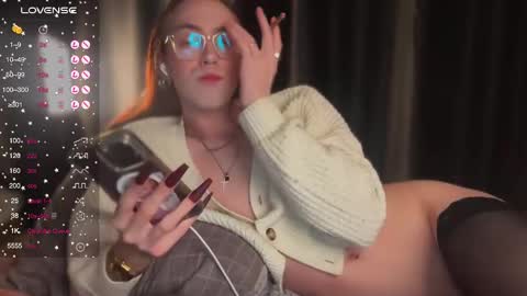 Snapshot of avril_pearly_ chatting on 21, 2, 2025 avril_pearly_ online show from 21, 2, 2025