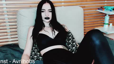 Avril online show from 29, 1, 2025