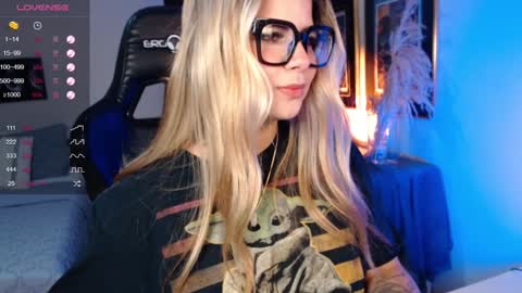 Snapshot of avrill_morgan chatting on 9, 12, 2024 Avrill Morgan online show from 9, 12, 2024