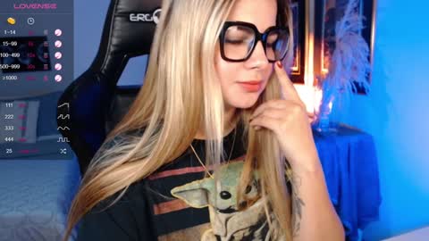 Snapshot of avrill_morgan chatting on 9, 12, 2024 Avrill Morgan online show from 9, 12, 2024