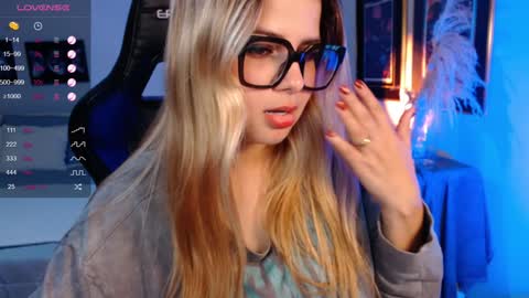 Snapshot of avrill_morgan chatting on 19, 12, 2024 Avrill Morgan online show from 19, 12, 2024