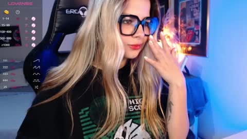 Snapshot of avrill_morgan chatting on 12, 1, 2025 Avrill Morgan online show from 12, 1, 2025