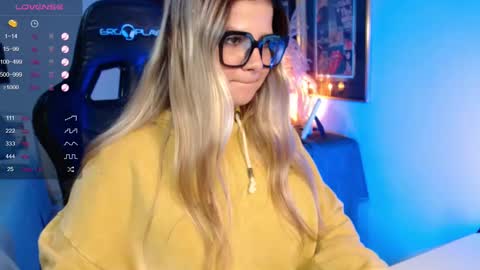 Snapshot of avrill_morgan chatting on 5, 3, 2025 Avrill Morgan online show from 5, 3, 2025