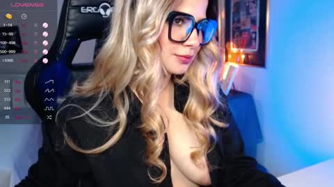 Snapshot of avrill_morgan chatting on 7, 3, 2025 Avrill Morgan online show from 7, 3, 2025