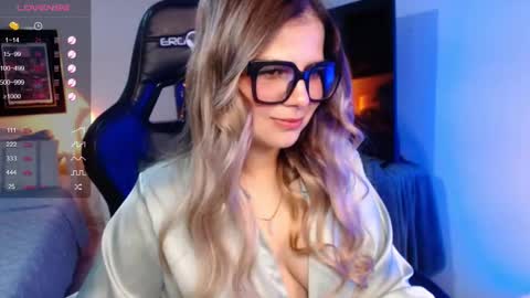 Snapshot of avrill_morgan chatting on 8, 9, 2025 Avrill Morgan online show from 8, 9, 2025