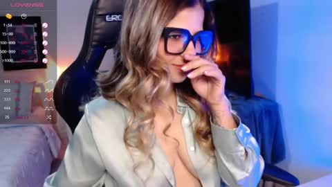 Snapshot of avrill_morgan chatting on 6, 10, 2025 Avrill Morgan online show from 6, 10, 2025