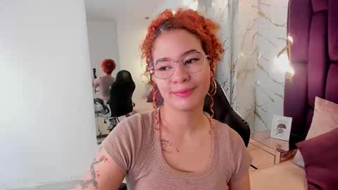 Snapshot of avrilwayne chatting on 18, 11, 2025 Avril online show from 18, 11, 2025