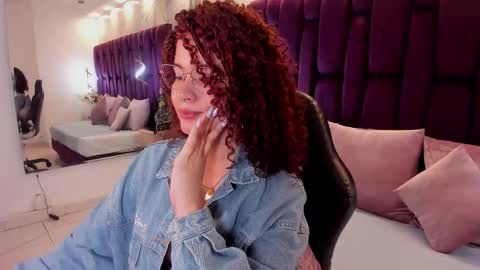 Snapshot of avrilwayne chatting on 15, 12, 2025 Avril online show from 15, 12, 2025