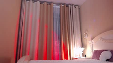 Snapshot of avrora_lew_ chatting on 20, 10, 2025 Avrora Inst online show from 20, 10, 2025