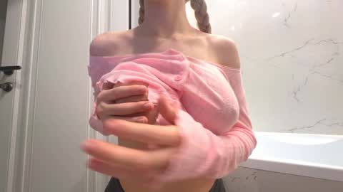 Snapshot of avroramy chatting on 22, 9, 2025 Avrora online show from 22, 9, 2025