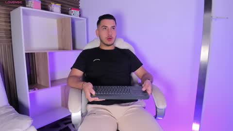 axel_grey_ online show from 18, 10, 2025