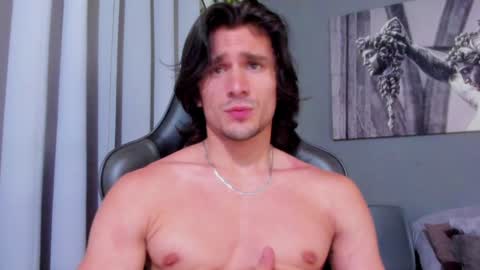 Axel online show from 8, 1, 2025