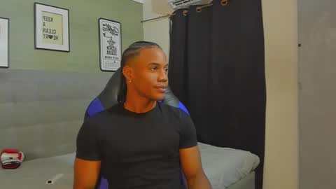 Snapshot of axel_silva3 chatting on 10, 10, 2025 AXEL SILVA online show from 10, 10, 2025