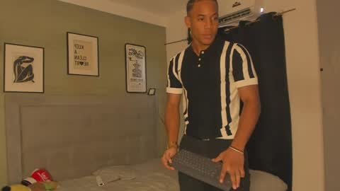 Snapshot of axel_silva3 chatting on 11, 10, 2025 AXEL SILVA online show from 11, 10, 2025