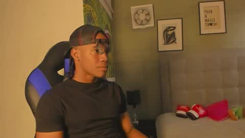 Snapshot of axel_silva3 chatting on 12, 10, 2025 AXEL SILVA online show from 12, 10, 2025