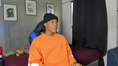 Snapshot of axel_silva3 chatting on 15, 10, 2025 AXEL SILVA online show from 15, 10, 2025