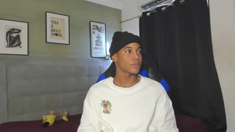 Snapshot of axel_silva3 chatting on 18, 10, 2025 AXEL SILVA online show from 18, 10, 2025