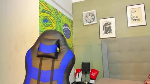 Snapshot of axel_silva3 chatting on 22, 10, 2025 AXEL SILVA online show from 22, 10, 2025