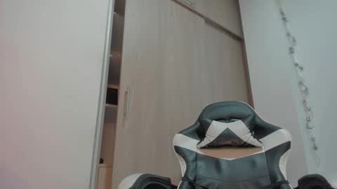 axelblaze_1 online show from 28, 3, 2026