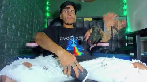 Axell Cross2 online show from 26, 2, 2026