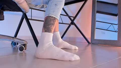 Snapshot of axellcollins chatting on 28, 11, 2025 im your little femboy ALEX online show from 28, 11, 2025