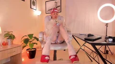 Snapshot of axellcollins chatting on 4, 12, 2025 im your little femboy ALEX online show from 4, 12, 2025