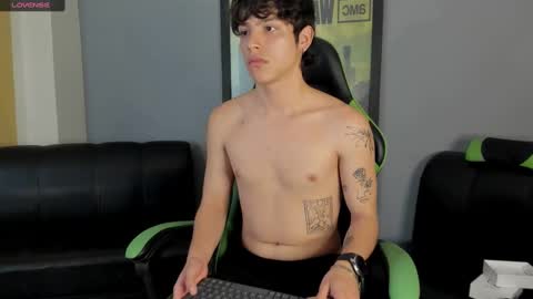 Snapshot of axelraven chatting on 8, 1, 2025 Axel Raven online show from 8, 1, 2025