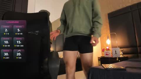 Snapshot of axelthompsom chatting on 2, 10, 2025 Axel Thompsom online show from 2, 10, 2025