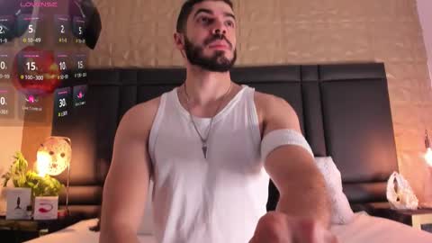 Snapshot of axelthompsom chatting on 18, 10, 2025 Axel Thompsom online show from 18, 10, 2025