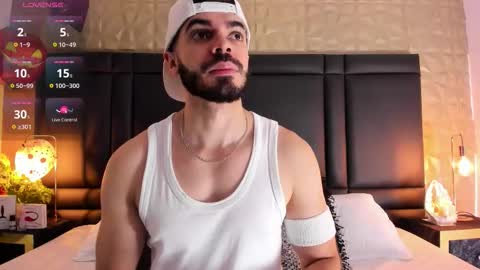 Snapshot of axelthompsom chatting on 21, 10, 2025 Axel Thompsom online show from 21, 10, 2025