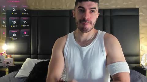 Snapshot of axelthompsom chatting on 5, 11, 2025 Axel Thompsom online show from 5, 11, 2025