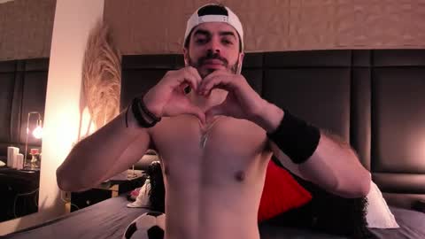 Snapshot of axelthompsom chatting on 19, 11, 2025 Axel Thompsom online show from 19, 11, 2025